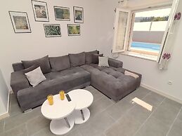 Villa Ivana - Three-bedroom Villa With Private Pool