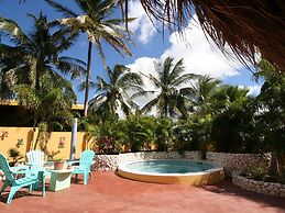 Air-conditioned Mama Sha Apartment Near Jan Thiel