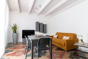 Welcomely - Xenia Boutique