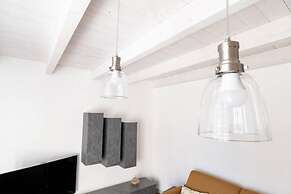 Welcomely - Xenia Boutique