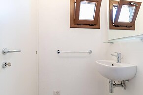 Welcomely - Xenia Boutique