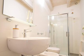 Welcomely - Xenia Boutique