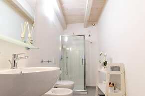 Welcomely - Xenia Boutique