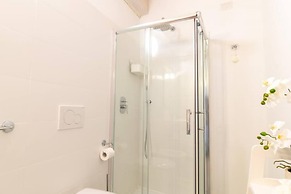 Welcomely - Xenia Boutique