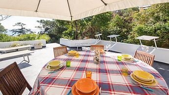 Welcomely - Porto Corallo Seafront