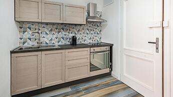 Welcomely - Rady House