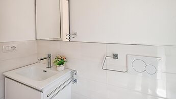 Welcomely - Rady House