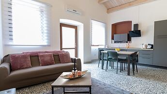 Welcomely - Xenia Boutique House With Garden