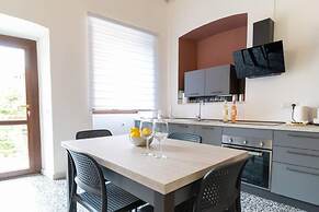 Welcomely - Xenia Boutique House With Garden