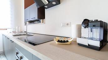 Welcomely - Xenia Boutique House With Garden