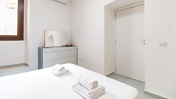 Welcomely - Xenia Boutique House With Garden