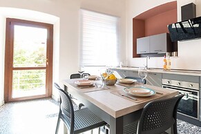 Welcomely - Xenia Boutique House With Garden