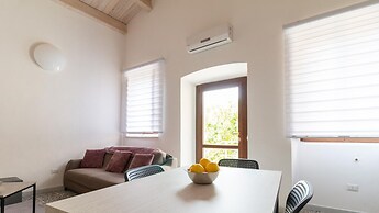 Welcomely - Xenia Boutique House With Garden