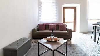 Welcomely - Xenia Boutique House With Garden