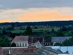 Modern Penthouse With Views in Stroud