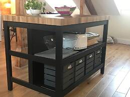 Modern Penthouse With Views in Stroud