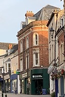 Modern Penthouse With Views in Stroud