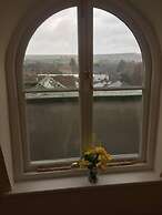 Modern Penthouse With Views in Stroud