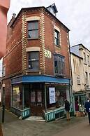 Modern Penthouse With Views in Stroud