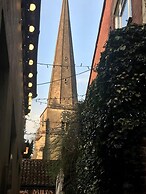 Modern Penthouse With Views in Stroud