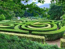 Modern Penthouse With Views in Stroud