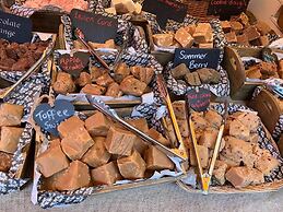 Modern Penthouse With Views in Stroud