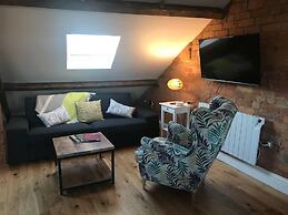 Modern Penthouse With Views in Stroud