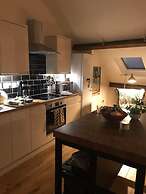 Modern Penthouse With Views in Stroud