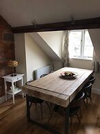 Modern Penthouse With Views in Stroud