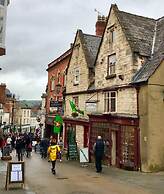 Modern Penthouse With Views in Stroud