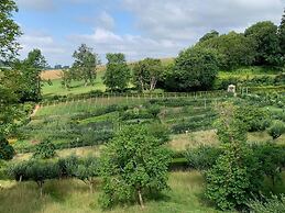 Modern Penthouse With Views in Stroud