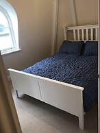 Modern Penthouse With Views in Stroud