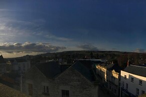 Modern Penthouse With Views in Stroud