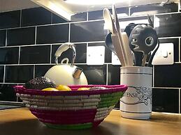 Modern Penthouse With Views in Stroud