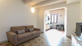 Welcomely - Xenia Boutique House 5