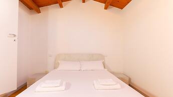 Welcomely - Xenia Boutique House 5