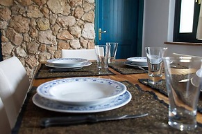 Welcomely - Sardinian Stone House