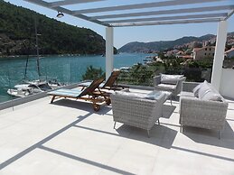 Villa Riva - Five Bedroom Villa With Pool and Sea View