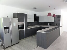 Villa Riva - Five Bedroom Villa With Pool and Sea View