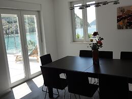 Villa Riva - Five Bedroom Villa With Pool and Sea View