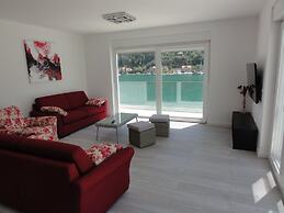 Villa Riva - Five Bedroom Villa With Pool and Sea View