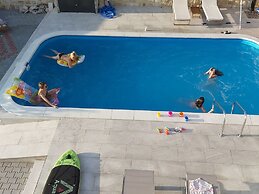 Villa Riva - Five Bedroom Villa With Pool and Sea View