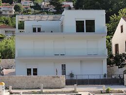 Villa Riva - Five Bedroom Villa With Pool and Sea View