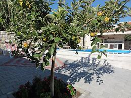 Villa Riva - Five Bedroom Villa With Pool and Sea View