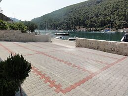 Villa Riva - Five Bedroom Villa With Pool and Sea View