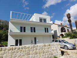 Villa Riva - Five Bedroom Villa With Pool and Sea View