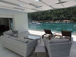 Villa Riva - Five Bedroom Villa With Pool and Sea View