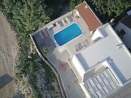 Villa Riva - Five Bedroom Villa With Pool and Sea View
