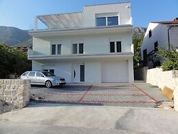 Villa Riva - Five Bedroom Villa With Pool and Sea View