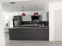 Villa Riva - Five Bedroom Villa With Pool and Sea View